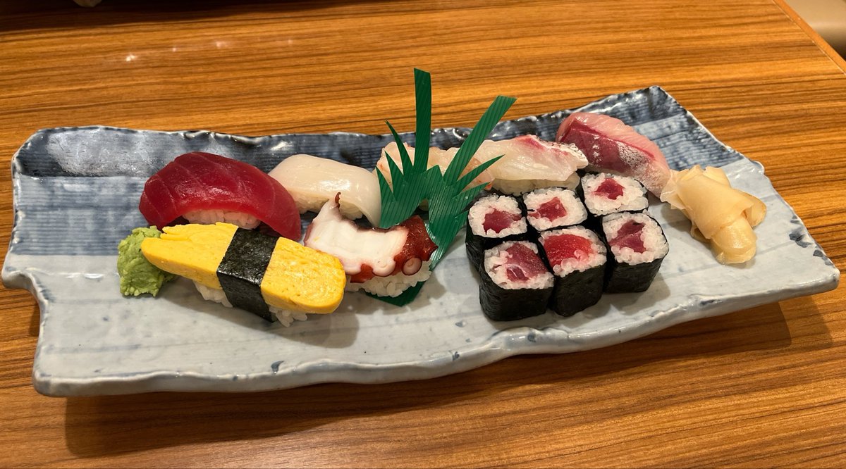 oreamaisuki's tweet photo. お寿司食べたよん https://t.co/fAC7LccJr2