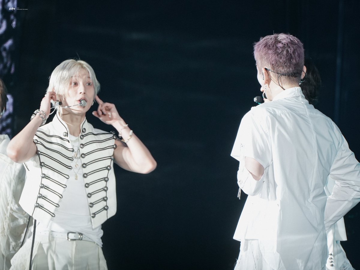KEY_under_a_pot's tweet photo. 260529 SW8 #SHINee #샤이니

영원히 이 구도가 웃길듯 ㅠㅠㅠㅠㅠㅠ 기요운 페퍼민트들아ㅏㅏ💕 https://t.co/3DhAy3EnVW