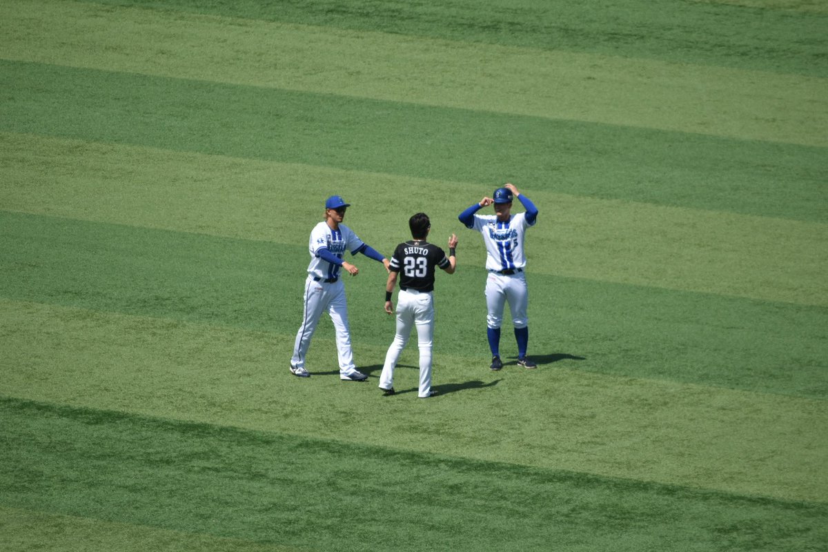 Ruby_41BayStars's tweet photo. 実は仲が良い？
#松尾汐恩
#三森大貴
#周東佑京 https://t.co/D5fKE5BmMo