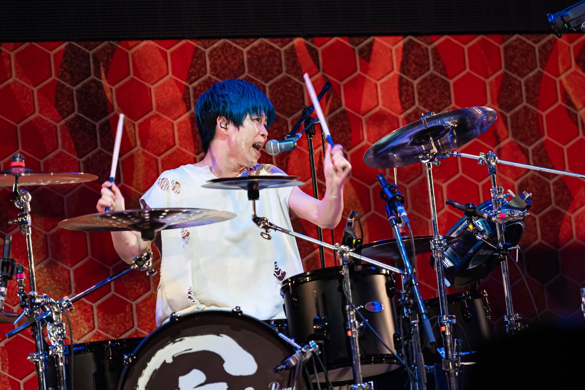 FLOW_official's tweet photo. 📸速報LIVE PHOTO

ロックバンドが創るアニソンロックフェス🎸
『FLOW THE FESTIVAL 2026』🔥

メインステージ最初のアクトを飾ったのは、
Survive Said The Prophetさん(@SSTPofficial)

激しいラウドロックで魅せてくれました🎙️
圧倒的なカリスマ性で、会場は一体に!!!⤴️🔥

Photo by 佐藤 広理 (@hilf_ntlo )

#SSTP #サバプロ #FTF2026 #FLOWフェス