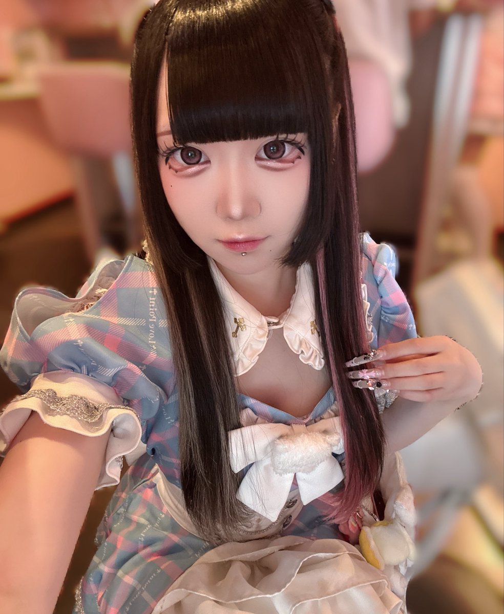 LP_pomeru's tweet photo. 4じまで少しだけいます♩
昨日も今日も水色なんだけどあんまり着ないのでご愛嬌꒰ᐡᴗ̥ ·̫ ᴗᐡ꒱🌟
私はいれないけどまやさんのお誕生日会で
カウントダウンもあるので遊びに来てくださいꕀ️꙳♡̴⟡ https://t.co/3dwD2JzqBV