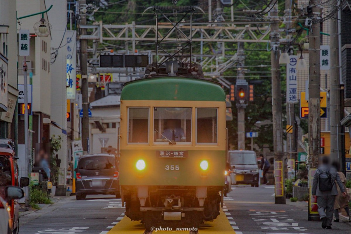 photo_nemoto's tweet photo. 江ノ島電鉄 300形
　　　 
#江ノ電 
#江ノ電300形 
#305f 
#江ノ電のある風景 
#鉄道写真 
#鉄道 
#電車通り 
#鎌倉 
#鎌倉市 
#湘南 
#藤沢 
#藤沢市 
#神奈川 
#キャノン 
#canon 
#EOS https://t.co/zObW6SVS0G