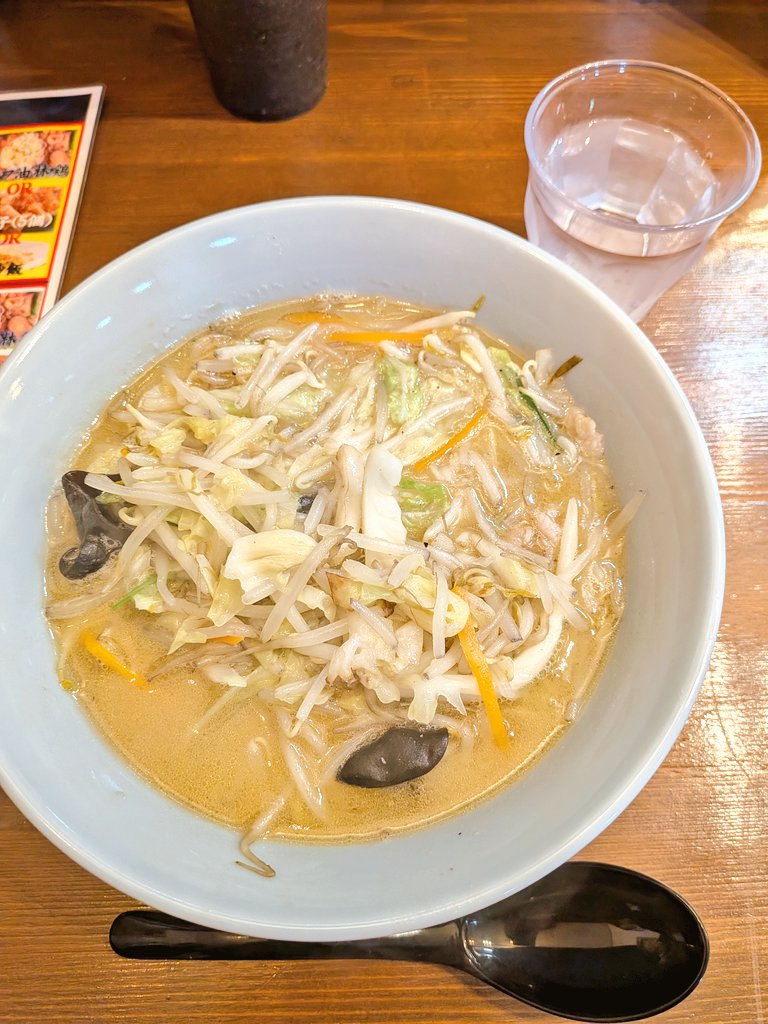 tasku67's tweet photo. 中華 味一鳳、タンメン＋半炒飯＋餃子。あっさりと濃厚の中間のようなトロみのある旨味たっぷりスープ、中太平麺もシコッと旨い!!ニンニク香る大ぶり餃子、濃い目なパラっと炒飯も旨々!!今後メニュー増えよう、楽しみな店。ごちそうさまでした。 https://t.co/rRlzy39QJc