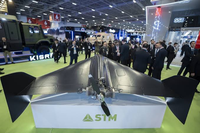 MuslimDefIndex's tweet photo. 🚀 Meet #Kuzgun — Türkiye’s deadly new long-range kamikaze drone!

Developed by #STM, this beast delivers 1000+ km strike range, 40kg high-explosive warhead, autonomous targeting, EW-resistant navigation &amp; low-altitude flight.

#MuslimDefense #TurkishDrones #Kuzgun #DefenseTech https://t.co/ghAYmNVujh