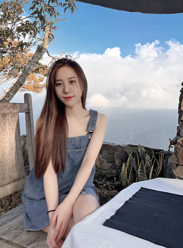 ChopraRosanna's tweet photo. 喜欢胸大还是胸小 像我这样的喜欢嘛 胸大屁股大 做起来还是很丝滑 #马来西亚约炮 https://t.co/F2IU7Dxoz5