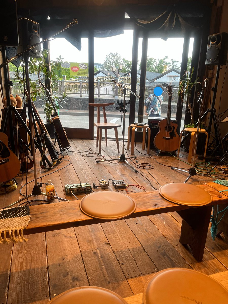 zusuchoco's tweet photo. 六田茶屋さん おじゃましました♬
スクーデリアの曲、聞いたらブワッと思い出すものですね～
素晴らしい音楽をありがとう

デロリアンが揃いましたよ🙂！ https://t.co/i3auTcu5RP