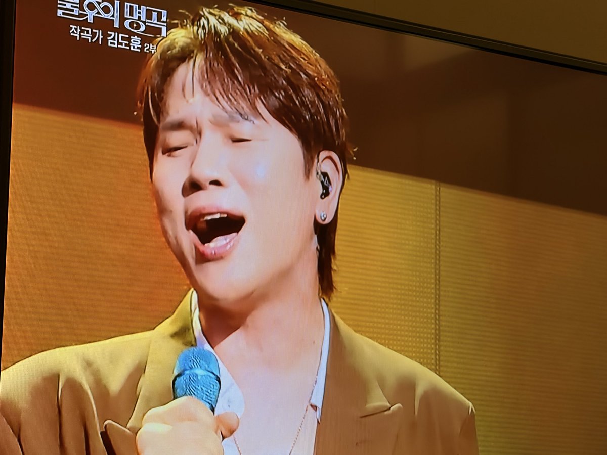 b_frower's tweet photo. TV付けたら、kwill ssi〜🎤
変わらず良い歌声😭❣️ https://t.co/KdyUApUkKL
