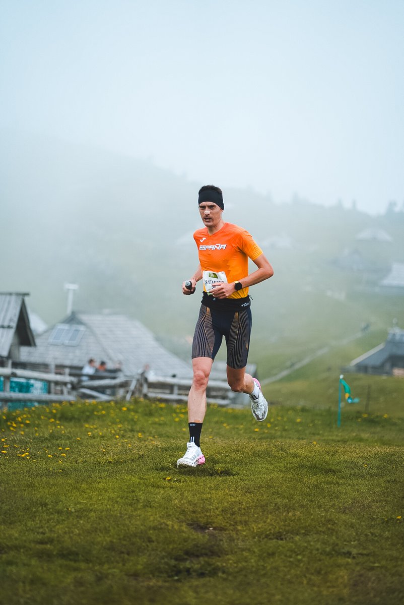 atletismoRFEA's tweet photo. 🔝 En pie, una vez más, ante Alain Santamaría

4⃣º en la Trail Race del Europeo Off-Road, luchando por el bronce hasta el tramo final
⏱️4:07:27

👏Mejor resultado de un 🇪🇸♂️ en esta competición

🔙Un año después de ser 4º en el Mundial de Canfranc-Pirineos 

¡Enhorabuena!

#EspañaAtletismo #PasiónPorCompetir

📺 https://t.co/lu99HOxCiZ 
📊 https://t.co/9WxW7qrbtS