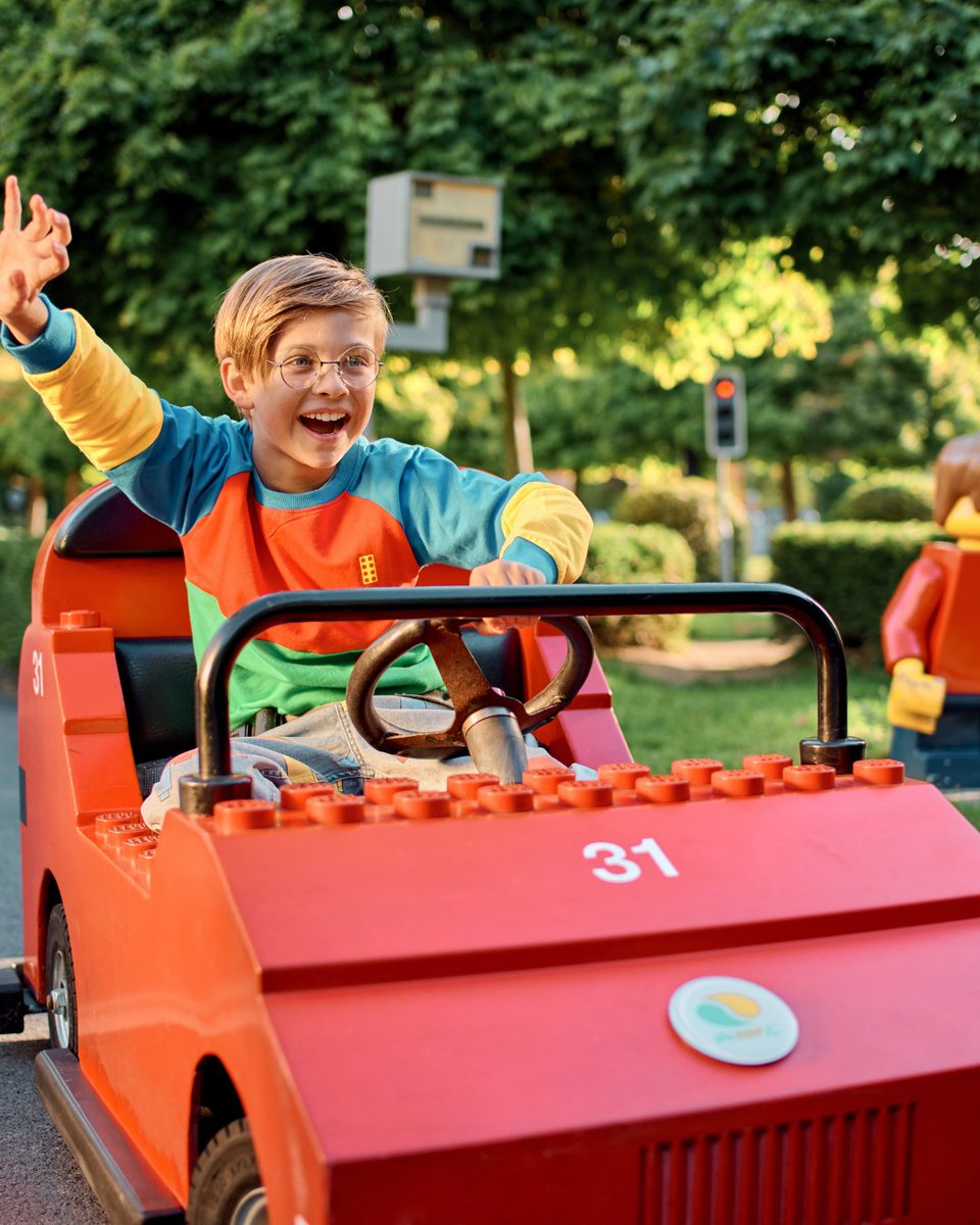 EvanEvansTours's tweet photo. 30 years of LEGO® fun 🎢🎉
Plan a family day out at LEGOLAND Windsor with easy return transport from London.
👉 Book now: https://t.co/bvZGleFzy5 https://t.co/a25Myo2nJO