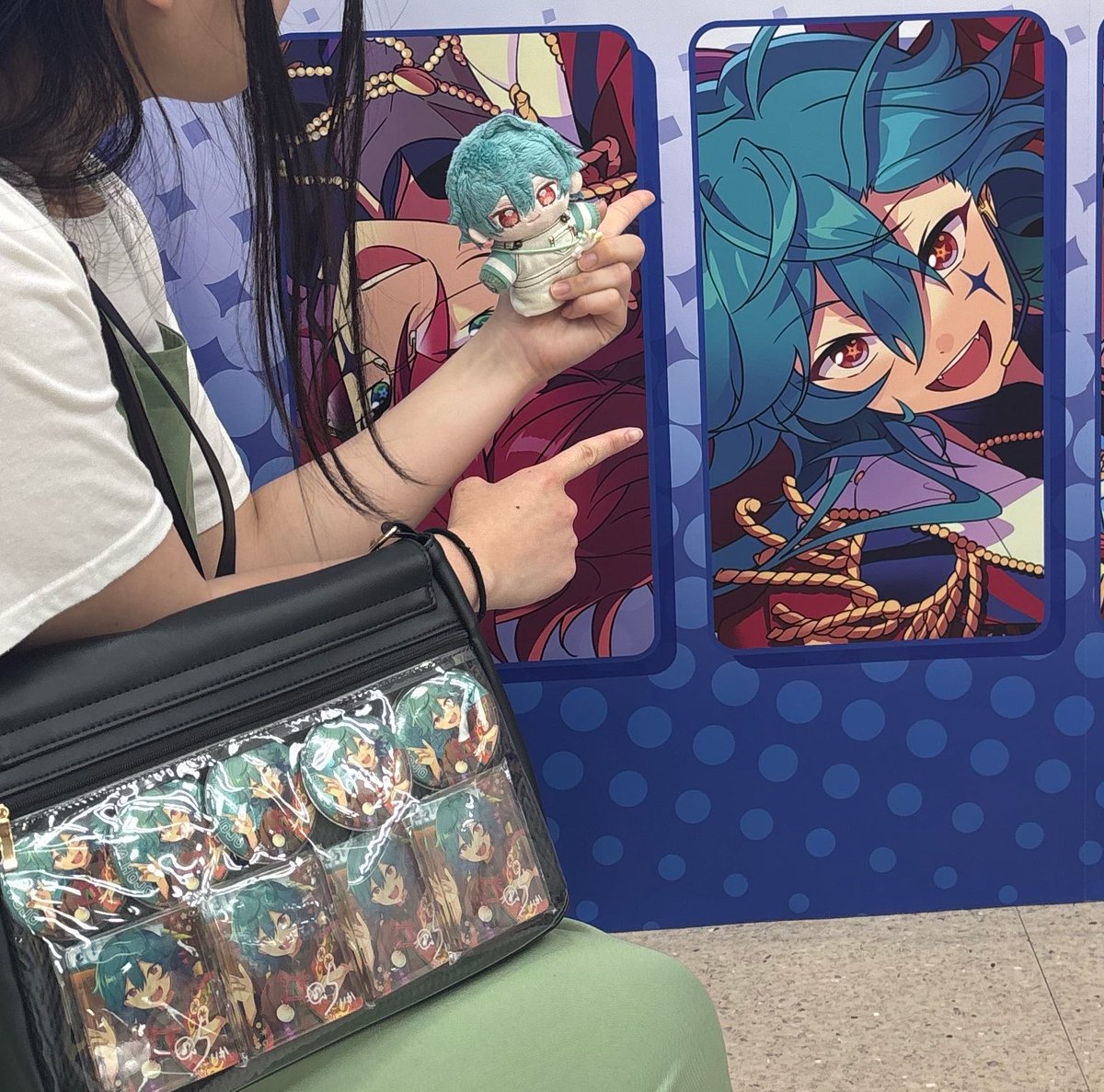 starstack_'s tweet photo. すみません、急に浮上して別ジャンルで……
どうしてもタグ付けしたりメンションしてツイートしたくて……

あんスもエンジョイしてます

これはこっちに上げに来れなかった萊香誕と最近のオタクの様子です https://t.co/xsAsKAQFXB