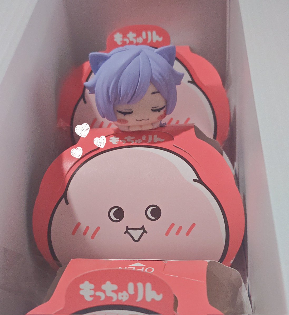 遅くなったけど買ってきたよ~🤍 初兎ちゃんどうぞ(_* ´ ꒳`*)_🍩 #みに