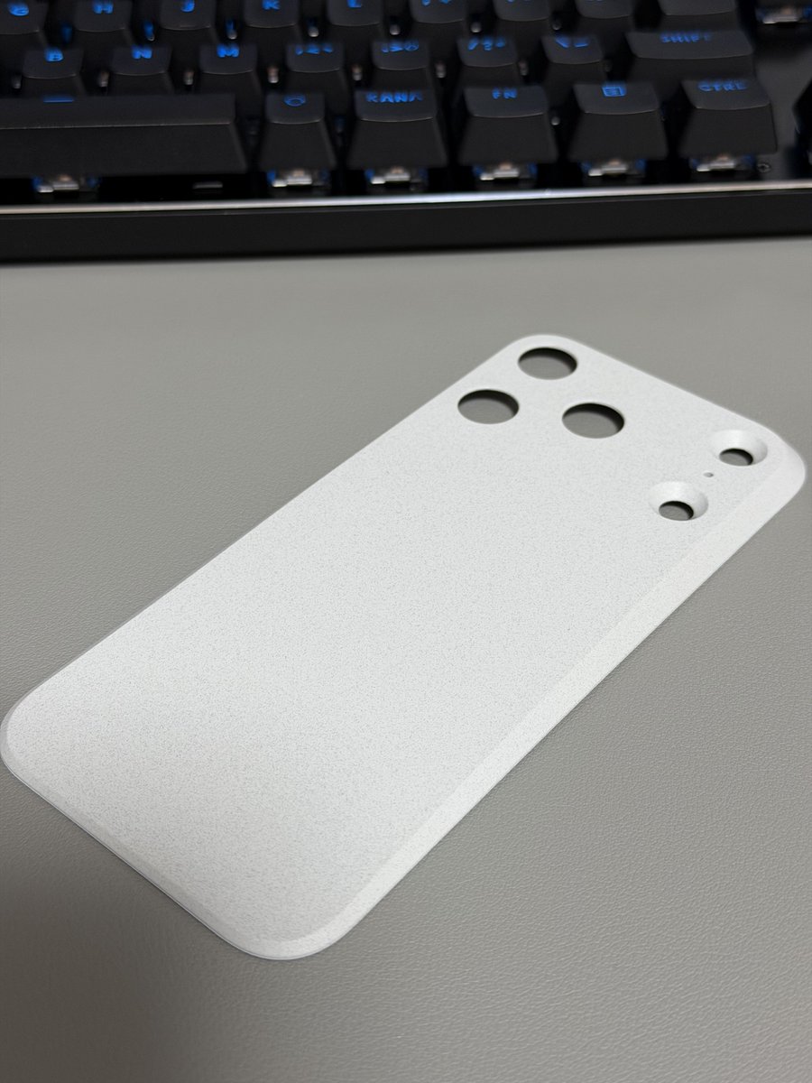 _4cls's tweet photo. MYNUSのMagSafe部分、2枚目にある縦線がないので背面に他のMagSafe製品をつけるとくるくる回って使い物にならなかった

磁気も弱いし退役です https://t.co/7Q1F5VFa8M