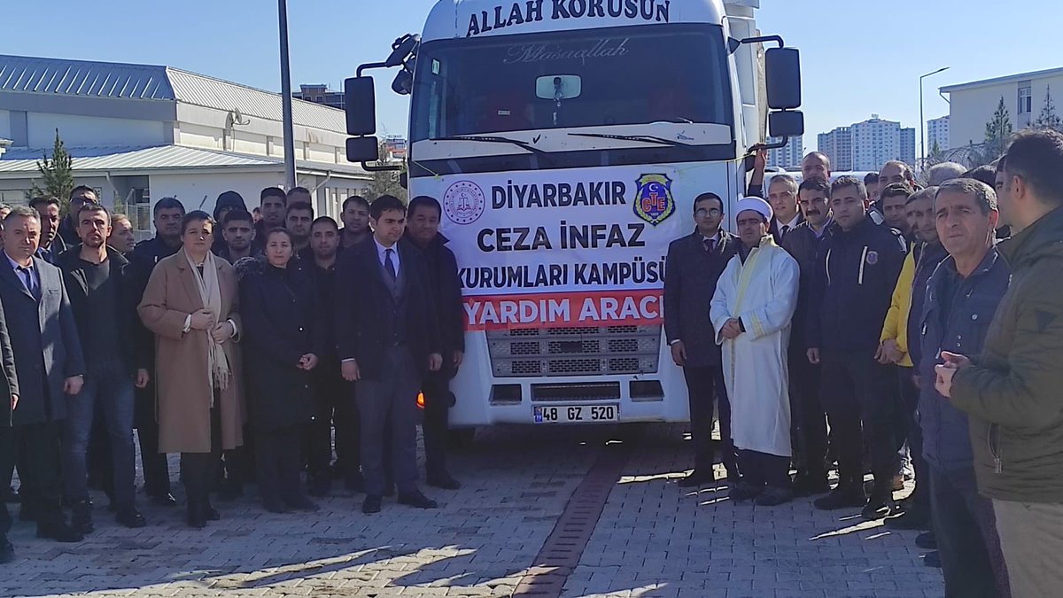 ceyhanburakab's tweet photo. Özverili ve çalışkan ceza infaz personelimiz her zaman ve her şartta devletiyle milletiyle canı pahasına beraber oldu olmaya devam edecektir.🇹🇷 https://t.co/82mG92Z1fy