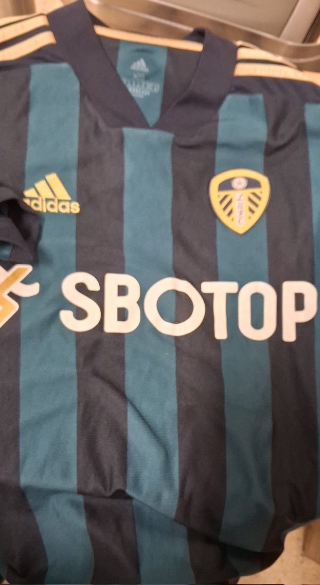 bighamster's tweet photo. Leeds 2020 away and Norwich 2014 jacket todays finds https://t.co/KZeKMJGZGm