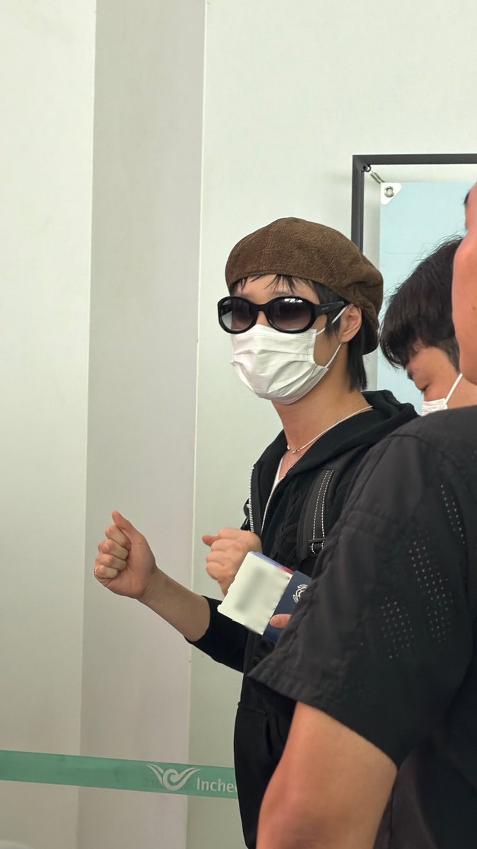 moodzro's tweet photo. 눈썹 한톨 https://t.co/6D3aBqvTZl