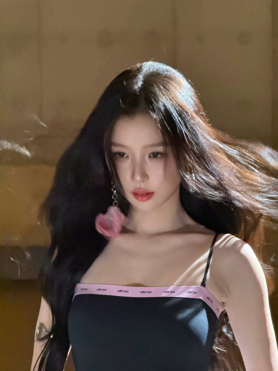 ESTHERYU_TH's tweet photo. 260606 | #อวี๋ซูซิน #YuShuXin #EstherYu​

สวยจนฉันมึนไปหมดแล้ว หอมจนเคลิ้มเลย มีใครเข้าใจความรู้สึกนี้บ้างไหม? 😻

©虞书欣工作室 WB https://t.co/njNdzo4ee9
