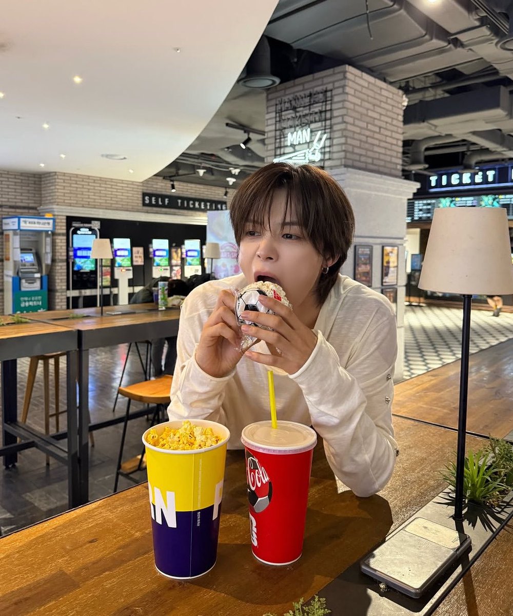 mxnyan_27's tweet photo. 大きな（28歳）大きな（186.5cm）
赤ちゃんですよほんとに https://t.co/1EX4drk93Y
