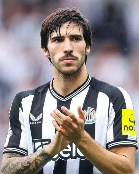 HabibDes's tweet photo. 𝐔𝐑𝐆𝐄𝐍𝐓 : Manchester United a conclu un accord verbal avec Sandro Tonali pour un transfert estival.

Les reds devraient soumettre une offre de 80 millions de £ dans les prochains jours. https://t.co/qes2K9L2NU