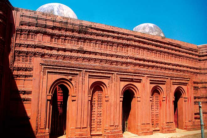 lbnBattuta's tweet photo. Learned today about the Terracotta mosques of Bengal !

Many of them were built in the 14th-16th centuries and are among the most unique mosques I've seen. https://t.co/v4IvEJ4aQJ