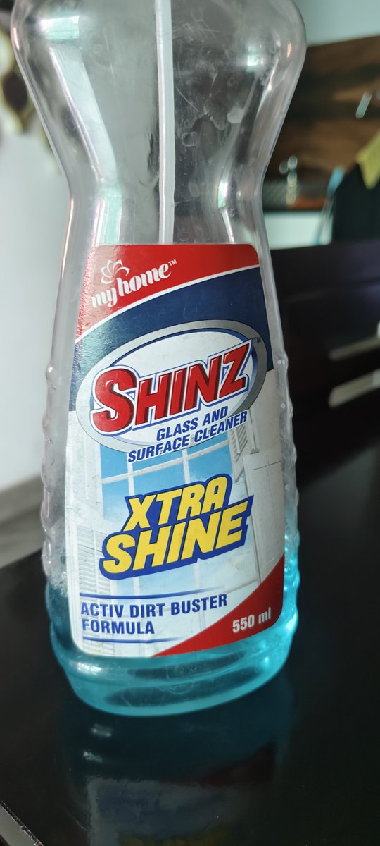 mahendrabhati85's tweet photo. This is a Shinz brand glass cleaner. The spray pipe is tiny. How can you spray with it? 😂😂😂😂
@RILretail 
@RelainceHome 
@RelianceSmart 
@RIL_Updates https://t.co/BVdOwZ2fij