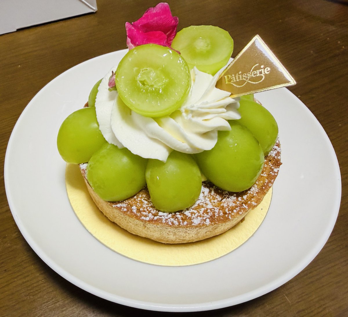 gamun's tweet photo. シャインマスカットのタルトも美味しゅうございました／(^o^)＼ https://t.co/P2oi10vhmM