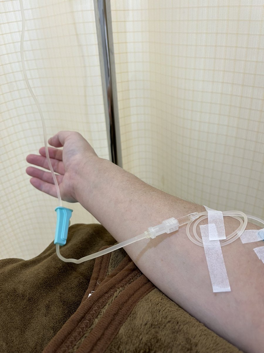 Fiddle_Discdog's tweet photo. 明日は病院🏥もお休みだし重症化
する前に点滴入れてきた。
毎度血管難民のワタクシですが
なんと今日は1発！！
看護師さんブラボー👏👏 https://t.co/iEZ9wZ2kqX
