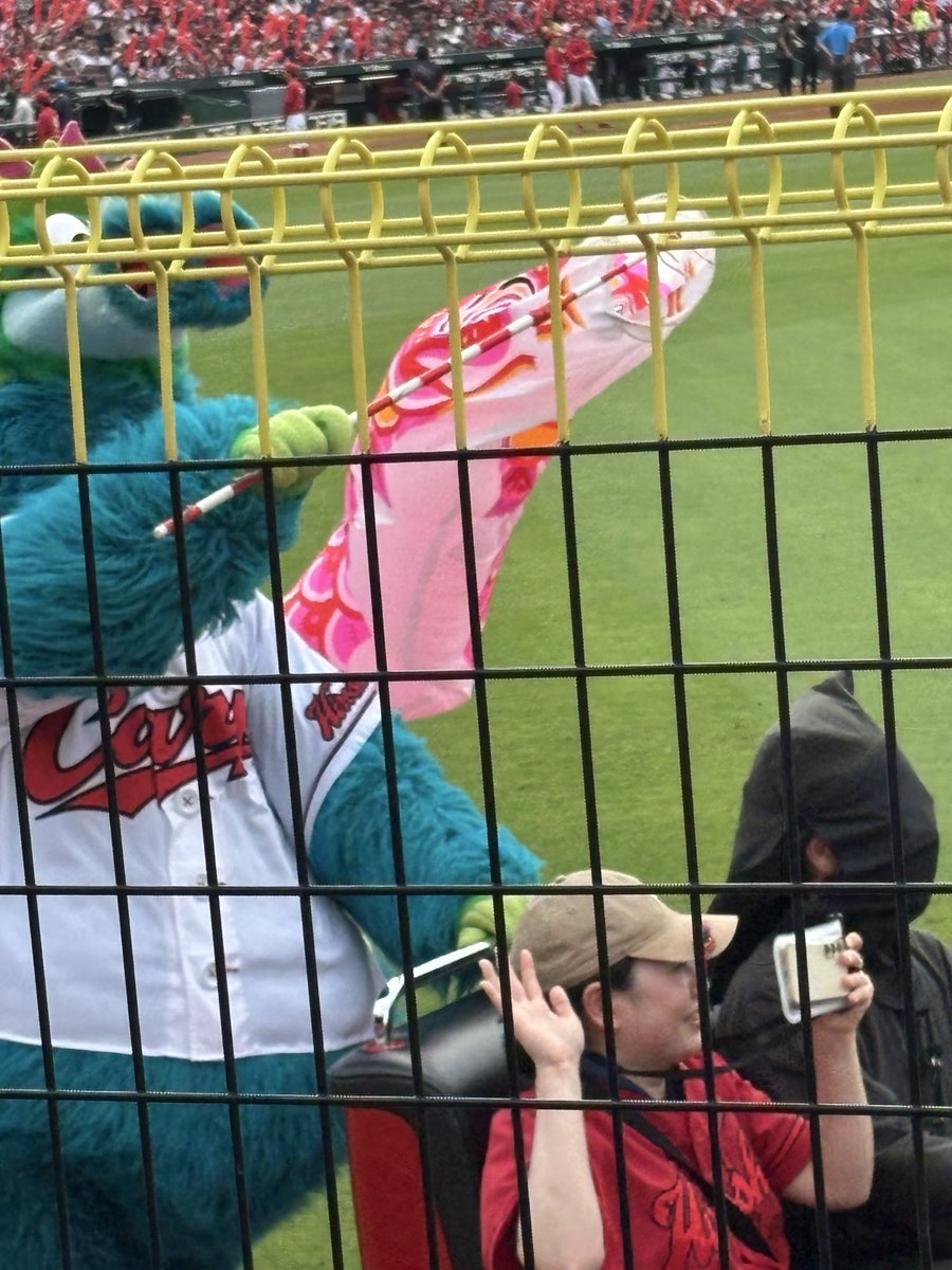 hassy224's tweet photo. 4年ぶりの現地カープ⚾️
6月なのに灼熱の暑さ
久しぶりすぎて、風船買うの忘れてた😅
楽しい試合ありがとうございます🏟️ https://t.co/MDuiaohyk4