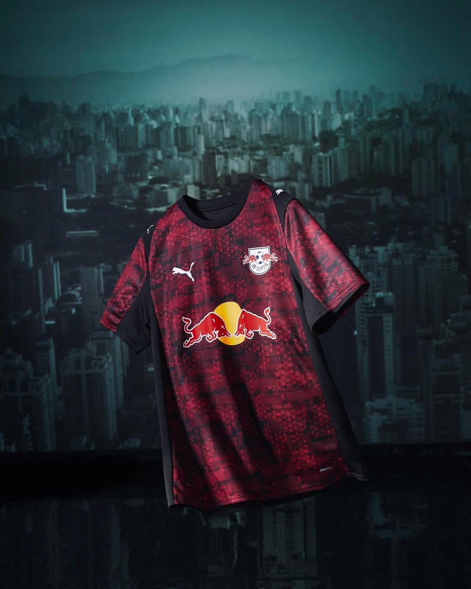 _PointDePenalty's tweet photo. Les maillots du RB Leipzig à moitié prix en fin de saison c'est la base

Lien (1̶0̶0̶€ 50€) https://t.co/JRpF2xCSEb https://t.co/tD8lceJDHF