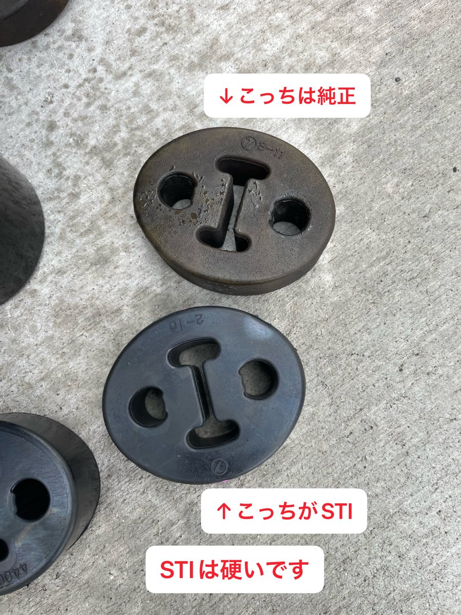 fukahires's tweet photo. レヴォーグさんのマフラー換えました！
悩みに悩んでSTIパフォーマンスマフラーにしました。
CVT車のマフラー換えてもなぁ…って躊躇してたけど、換えたらとても満足度高かったです♪
マフラーハンガーもSTIのモノに換えましたが、純正よりも軽くなるのに換える必要あっ��のか、謎です🤔 https://t.co/da4b0LQghZ