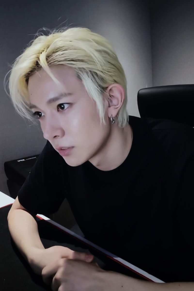 heeaceous's tweet photo. 🖤 #EVAN #HEESEUNG #에반 #희승 https://t.co/pUeQ6QjyOs