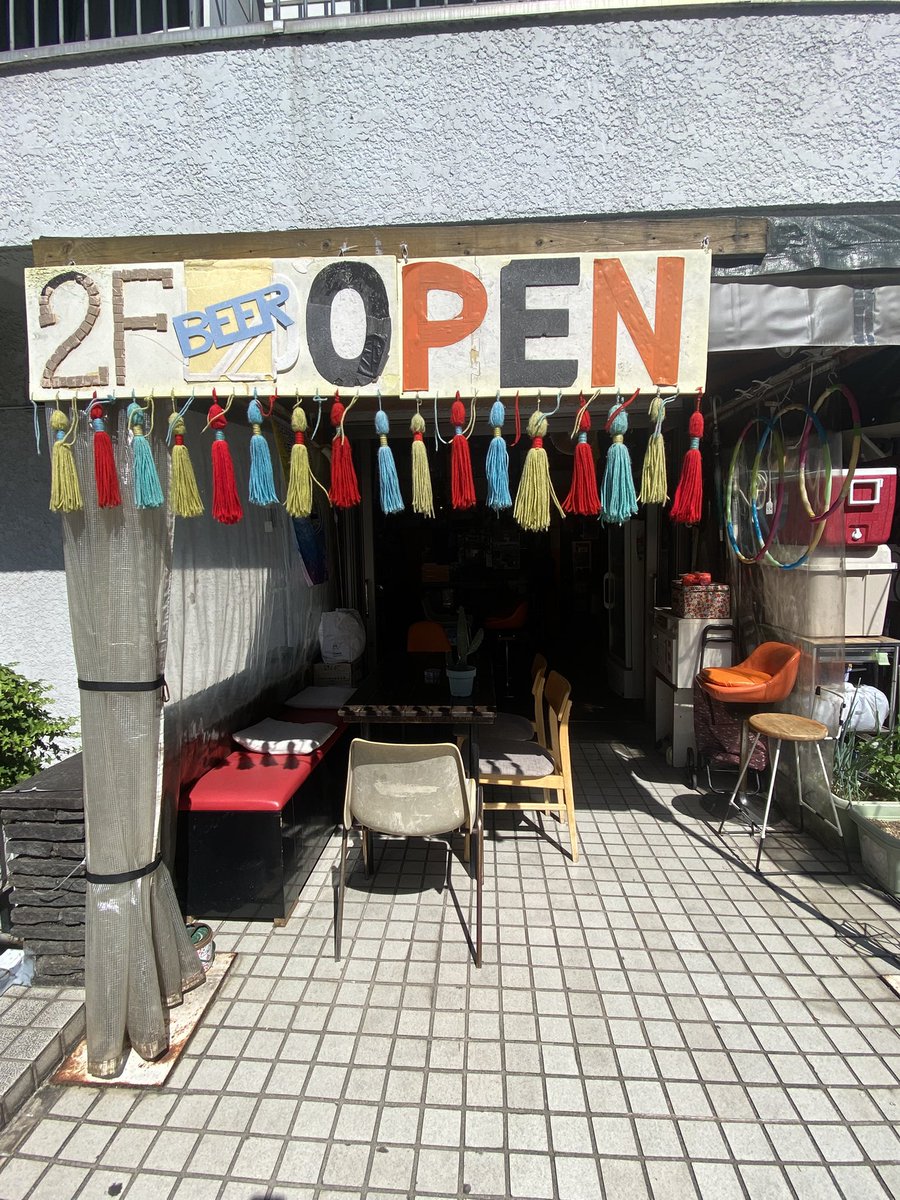 goahead1012's tweet photo. 本日(6/6 土曜)も14:00〜より
『高円寺SWAMP』オープンです。

2枚目の写真は、先々週？
『SWAMP』に立ち寄ってくれた
トランペッター「ナベちゃん」(渡辺隆雄)
リーダーバンドのCD達！
いや〜、素晴らしいアルバムです。
近々のいつか、
「むちゃブリSession」にもナベちゃんを
お誘いしたいな〜。 https://t.co/dcsL85w78R