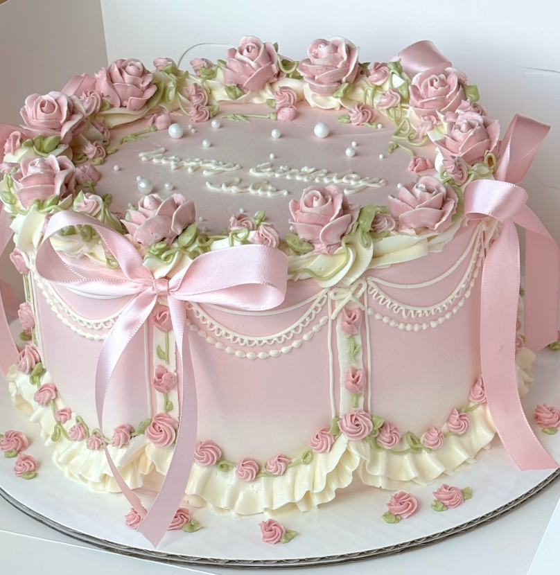 daily_dolce's tweet photo. This is such a pretty cake (made by _kassycakes_) https://t.co/HAo85pTM4W