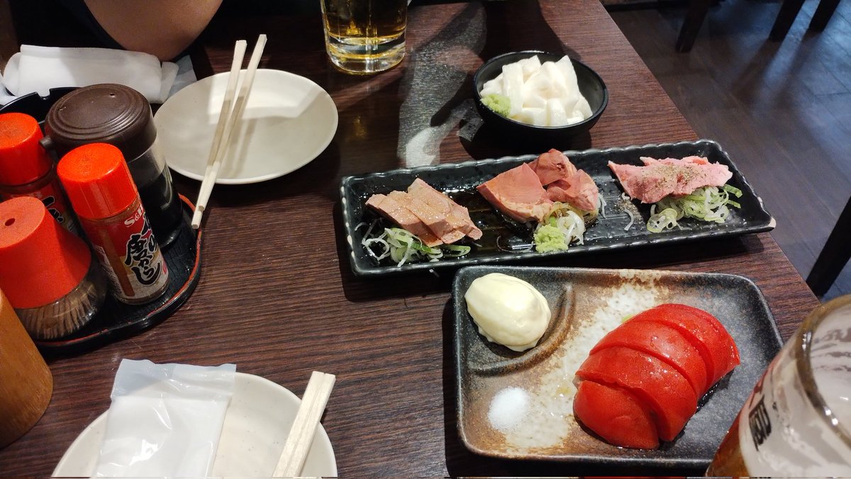 mosikin's tweet photo. 宴がはじまる https://t.co/Ms7DcUtROp