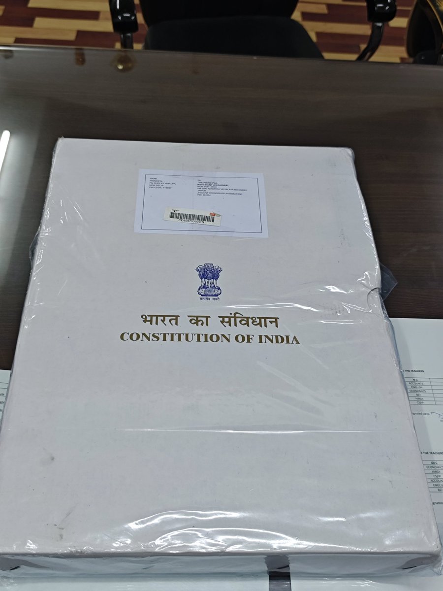 Kvno3J's tweet photo. "भारत का संविधान" पुस्तक की एक प्रति विद्यालय के लिए सुबह सुबह मिली।
हस्तलिखित संविधान की इस पुस्तक को हाथ में लेना ही गर्व,गौरव और हर्ष का विषय है।विद्यालय परिवार के सभी सदस्य इस गर्व और गौरव को शीघ्र ही महसूस करेंगे।
@EduMinOfIndia @KVS_HQ @nishi_umang @kvsrojaipur @PKTailor15 https://t.co/HWF1gfMSDM