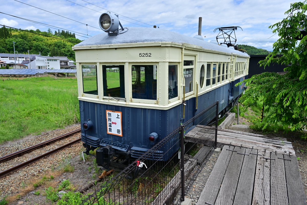 AlpsExpress5000's tweet photo. 上田電鉄別所温泉駅で保存されるモハ5252。

#保存車
#保存車の記録 https://t.co/VIlZSfFGs6