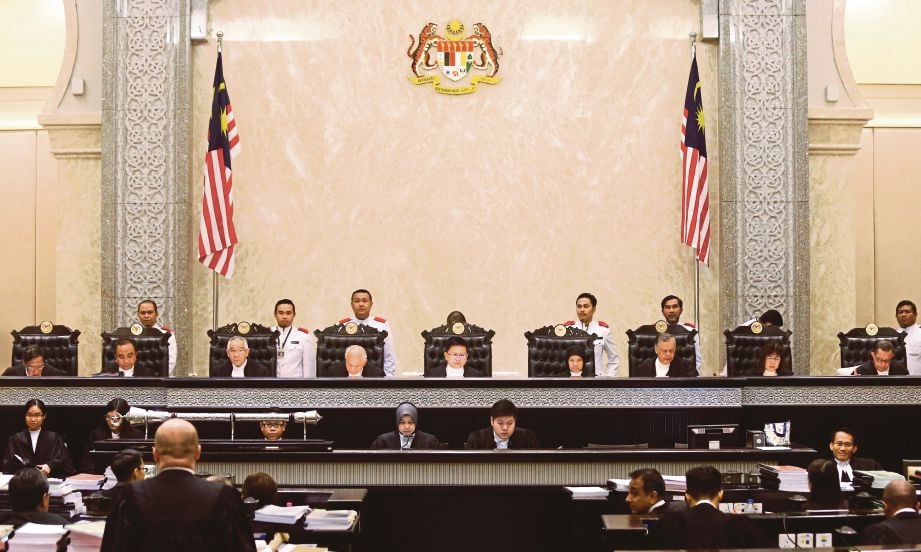 Shaharudinali's tweet photo. 1. Mahkamah Persekutuan mempunyai kuasa **ekslusif untuk menentukan tuntutan mana2 negeri dengan Persekutuan serta had kuasa Parlimen membuat Akta.

2. Mahkamah Persekutuan tiada kuasa **ekslusif untuk selesaikan masalah Undang Luak Negeri 9.

3. NAMUN, YDP Agong boleh merujuk kepada Mahkamah Persekutuan apa apa persoalan Perlembagaan yang mungkin atau telah timbul dalam negara yang memerlukan kepastian.

4. Selain daripada perkara diatas, Mahkamah Tinggi mempunyai kuasa menentukan apa apa pergeseran Undang dan Kerajaan N9 atau Persekutuan. Isu ini tidak boleh dijawab dengan mudah secara "non justiciable" oleh Mahkamah.