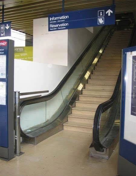 ger58056's tweet photo. Escaleras en modo ahorro de energía en una estación francesa, ( SNCF ). https://t.co/UuTsPwCBtc