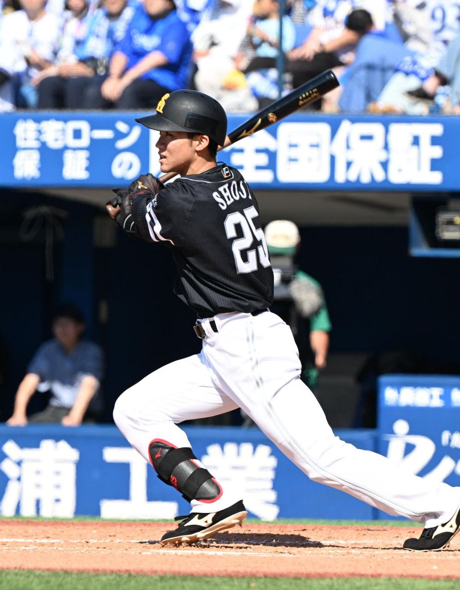 nishispo_hawks's tweet photo. 庄子雄大選手、DeNA庄司陽斗選手から勝ち越し2点打

7番降格、16打席ぶり安打が値千金の一打

#sbhawks
▼記事はこちらから▼
https://t.co/e0rsdUnikW https://t.co/nEhktLC2HA