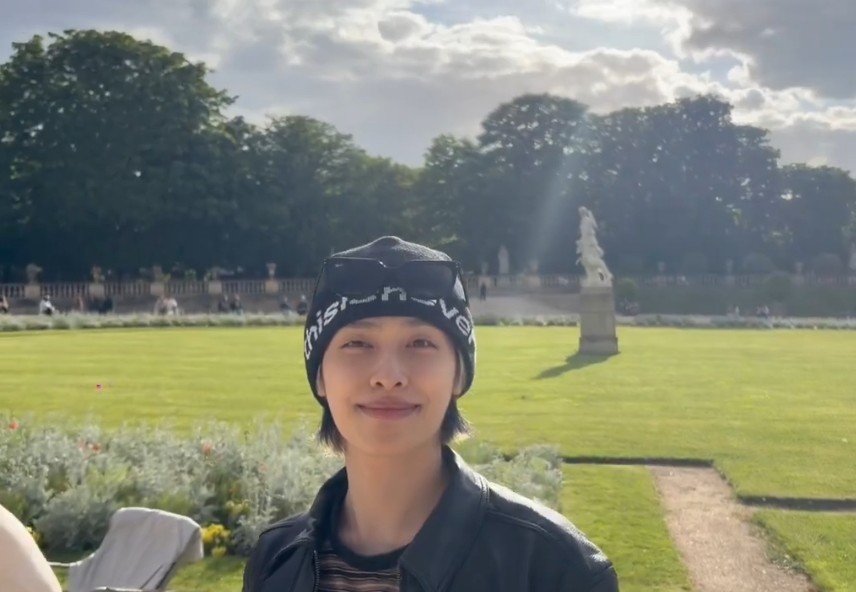 gaonsites's tweet photo. jungsu filming the scenery around him and there's gaon standing smiling there im crying 😭

https://t.co/CUIl8Qh4PM https://t.co/5KfQfMSe29