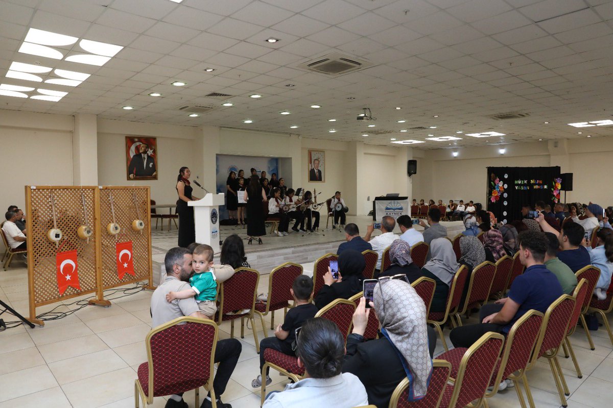 kaymek's tweet photo. 🎭🎶 Tomarza Sosyal Yaşam Merkezi’nde Yıl Sonu Coşkusu! 🎶🎭

Tomarza Sosyal Yaşam Merkezi’nde yıl sonu kapanış programı kapsamında koro ve tiyatro gösterileri gerçekleştirdik. https://t.co/bgmkmq2gRJ