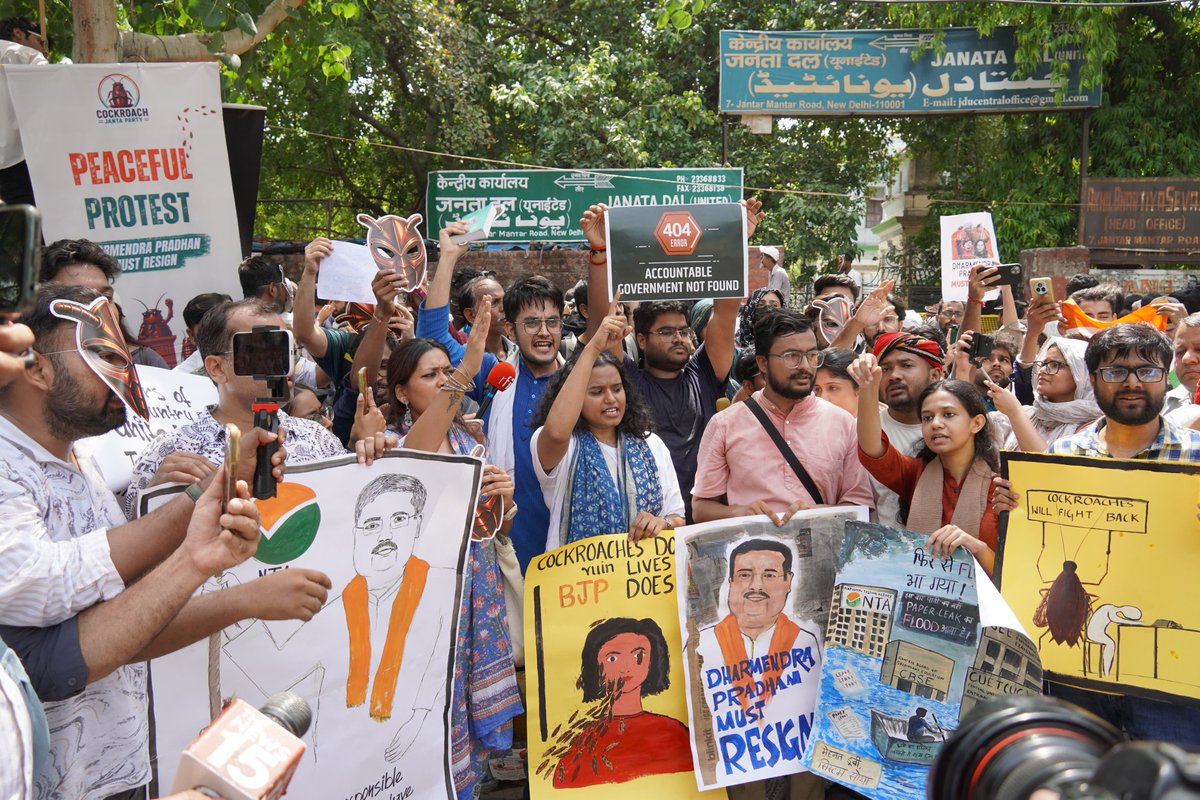 Dipankar_cpiml's tweet photo. Dharmendra Pradhan will have to go! Glimpses from Jantar Mantar https://t.co/78WryKypbC