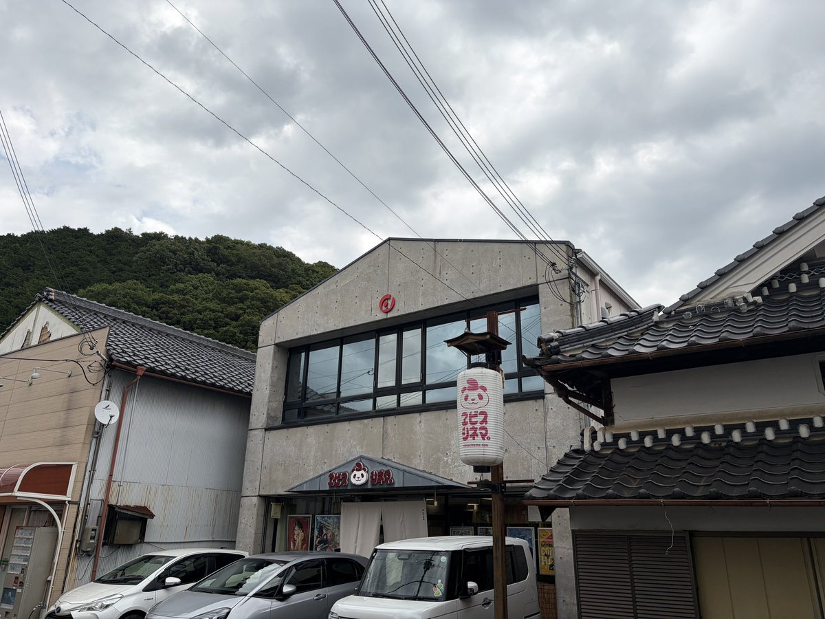 okuhate's tweet photo. というわけで、4回目の超かぐや姫！を兵庫県丹波市のヱビスシネマで見てきました。
(某戦車アニメで鍛えられた人からしたら)音響のよさはトップクラスに入りますね。劇場の大きさも相まってなかなか響いてた。

ただ、椅子のクッションが硬かった。。次行く機会あればマイクッション持参で。。 https://t.co/iOVLxwU45q