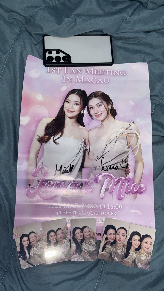 babebyul_'s tweet photo. they signed it. i lost my sanity~ #LenaMiu #lalinalena #MiuNatsha https://t.co/UgQfl2uVSl