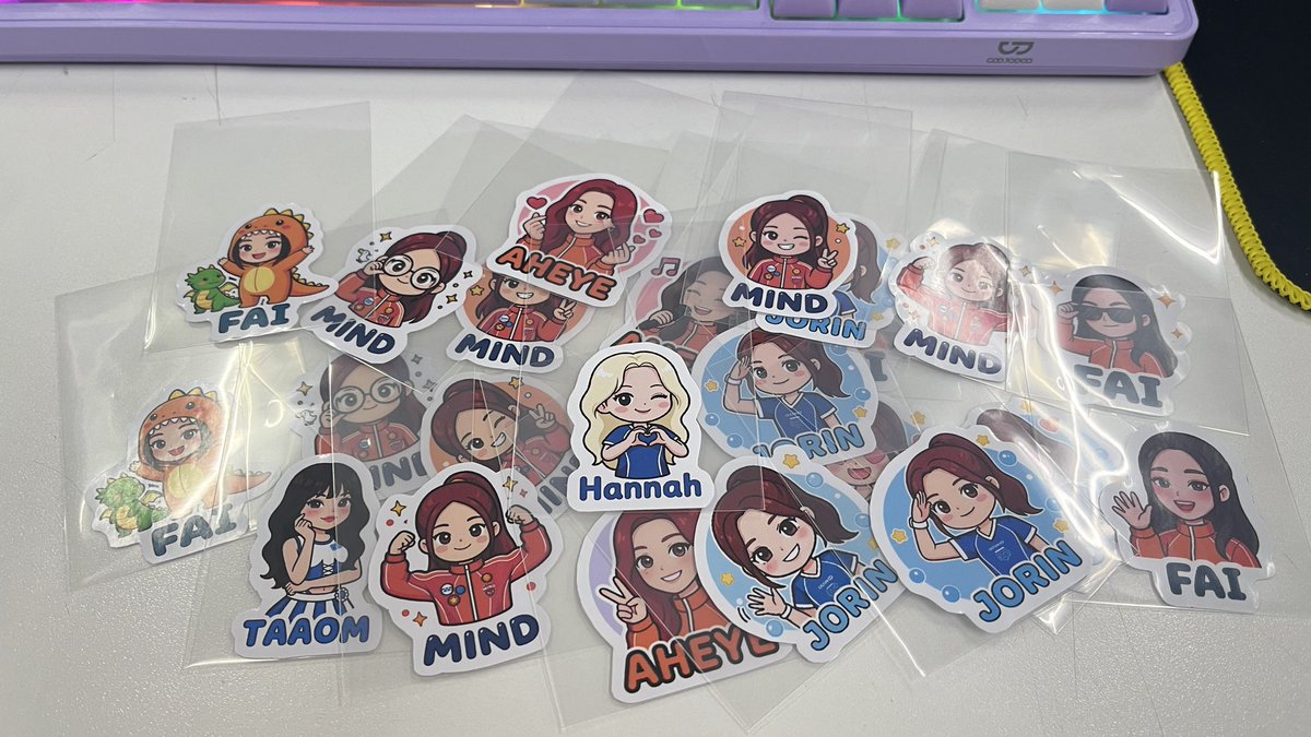 Jaojel2's tweet photo. Gifaway  sticker
จะเอาไปแจกพรุ่งนี้ แต่มันเป็นเขินๆไปคนเดียวด้วยง่ะ
 #4EVEUnchainedConcert https://t.co/C4IBAnv5NF