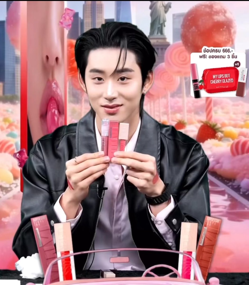 WEofficialTH's tweet photo. MAYBELLINE CANDY EST
#MaybellinexEst #est_rvp 

ขอขอบคุณทาง @Maybelline_TH  และ @ShopeeTH ที่พาน้องเอส @EstRvp  มาร่วมไลฟ์  “6.6 เอส พาท้าคิส ลิปแคนดี้ใหม่! VINYL INK & LIFTER GLOSS”  ได้ทั้งทริคเลือกสีลิปให้เข้ากับลุค จากพ่อค้า พร้อมทั้งสร้างเสียงหัวเราะตลอดทั้งไลฟ์  🍬💄

ขอบคุณพี่ๆเวสตี้ทุกคนที่ร่วมกันเล่นเทรนแท็กในงานนี้ ขอฝากลิป VINYL INK & LIFTER GLOSS ไว้ในใจทุกคนด้วยนะครับ ลุคไหนก็เอาอยู่ สีชัด ฉ่ำสวย ติดทน เหมาะกับทุกวันและทุกสไตล์ ใครกำลังมองหาลิปคู่ใจ อย่าลืมลองกันนะครับ 🍬🫶

#WEofficialTH