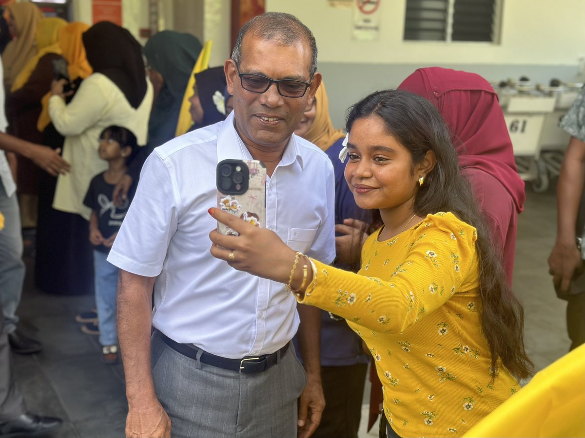 mdp_mahey's tweet photo. ހިތްތަކުގެ ރައީސް ރައީސްނަޝީދު 💛

#BoduBadhalu 
#VoteAnni 
#AnniForChair https://t.co/VPWhdyieoB