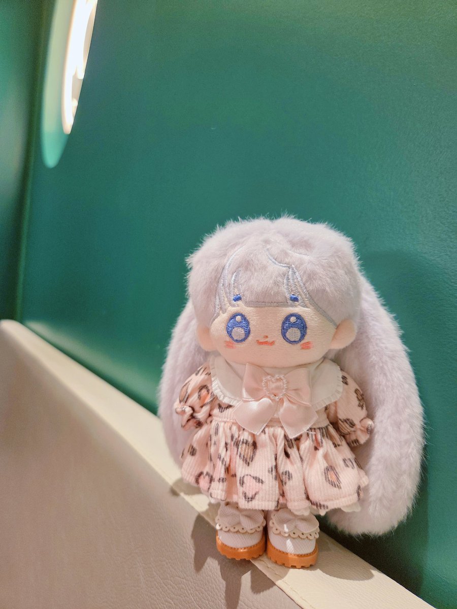 RIDOOLY's tweet photo. 웅니랑 커피 앤 도넛 ☕️🍩

#밍맹묭
#라벤더히죽포리
👗 @todayisclear_v https://t.co/PhdThYt8H5