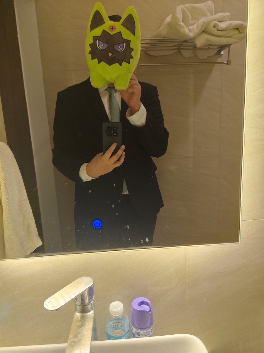 RealLunyari's tweet photo. Attending my first wedding

Drip check ⏸️ https://t.co/QAQ72QcqIR