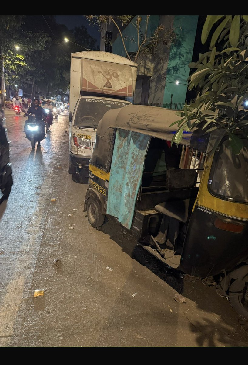 MarolMoVo's tweet photo. . @MTPHereToHelp 
Many khataras as well
Off Krishna Lal Marwah marg 
Marol andheri e
Traffic Div Sakinaka https://t.co/pps2NP37mt