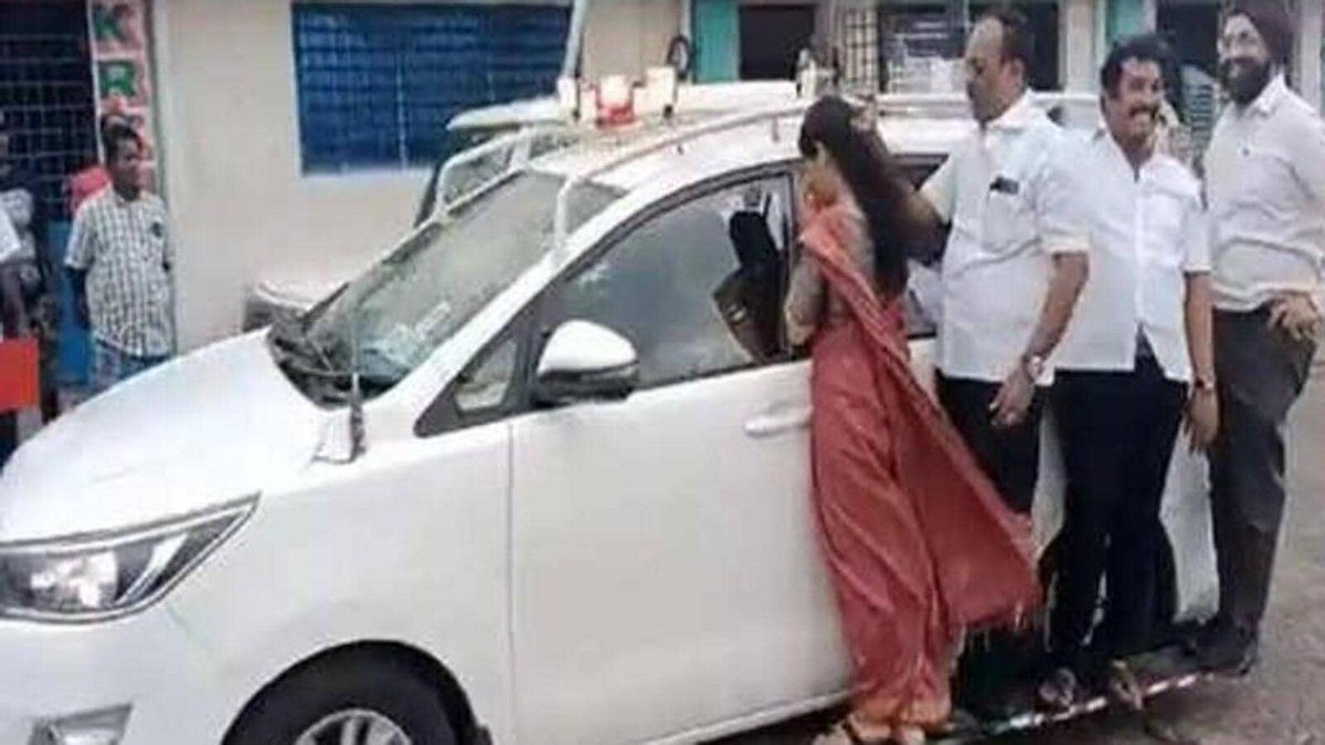 1984SS's tweet photo. @AlimAlbuhari Now the barking bigot DMK brave slave should clarify on which protocol she went hanging on CM car. சொல்றா பல கட்சி எச்ச. https://t.co/Zf7wtsK1W5